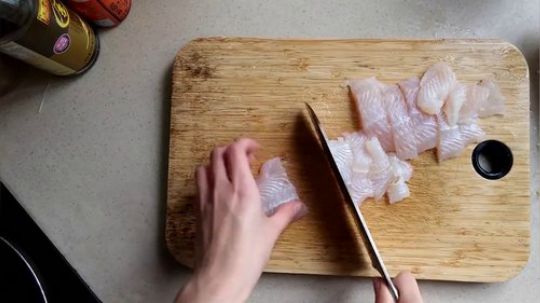 夜宵吃个清淡的，鱼肉豆腐粉丝汤(ˉ﹃ˉ)
