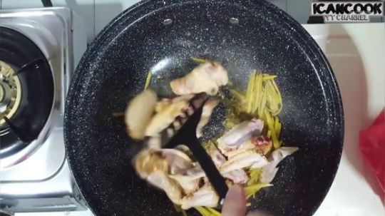 夜宵吃个麻油鸡，今晚吃鸡，大吉大利(ˉ﹃ˉ)