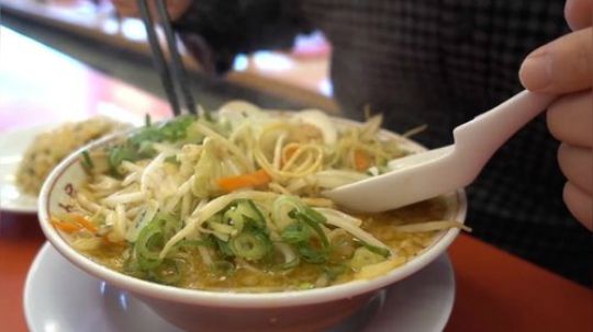 【寡默的美食家】《魁力屋》的味增拉面和炒饭（日语生肉）.