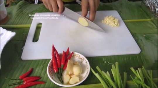 【Street Food Media】鱼处理好了，我们现在开