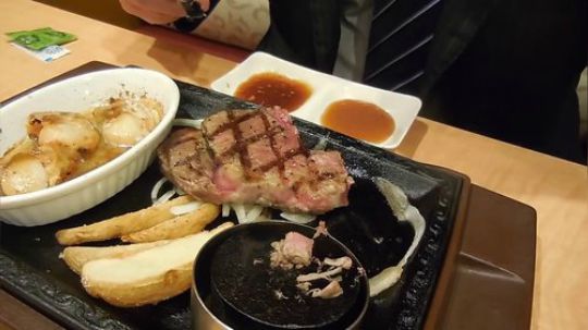 【寡默的美食家】牛里脊铁板烧 + 烤扇贝 at 「gasut