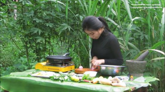 【 Street Food Media】新鲜多汁的蔬菜沙拉配