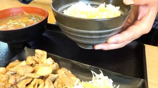 【寡默的美食家】《吉野家》的姜汁猪肉套餐（日语生肉）