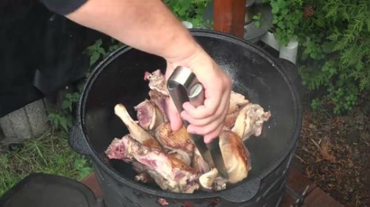 战斗民族小厨房：特色喀山铁锅炖菜（禽肉、土豆、苹果）有点儿