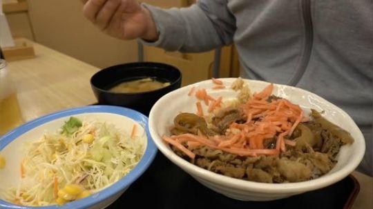 【寡默的美食家】《松屋》高级牛丼 大碗（日语生肉）
