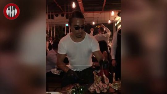 【世界烤肉哪家强】撒盐哥是哪个国家的 忘了 哈哈