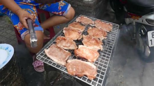 【越南街头巷尾美食】炭烧猪排饭