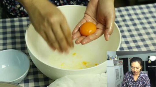 制作【泰国传统婚礼必备甜点之一】-- 甜蛋丝