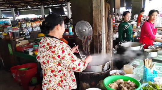 【泰国街头美食】牛肉河粉