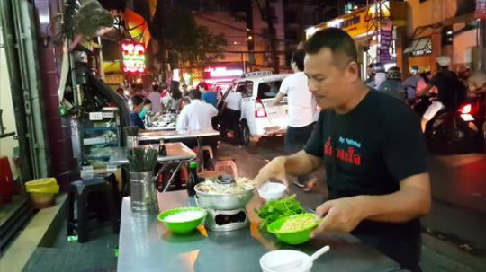 好玩好吃【泰国街头美食】你没见过的 迷你海鲜火锅