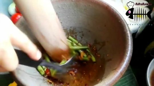 制作【泰式草莓新鲜虾仁沙拉】