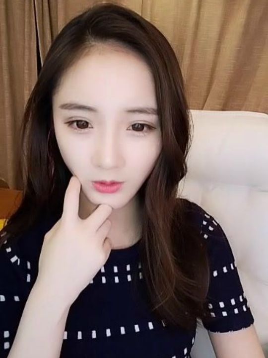 我在斗鱼看hi丶兜仔直播颜值