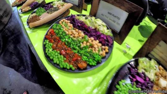 来自非洲埃塞俄比亚色彩鲜艳的素食食品