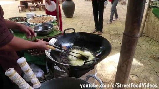 烤鳄鱼肉-越南街头食品.