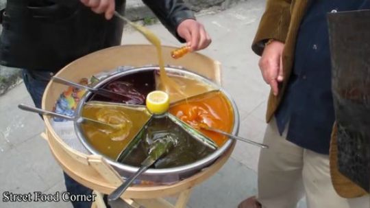 奥斯曼土耳其糖果在伊斯坦布尔-螺旋糖果又名马村-土耳其街头食