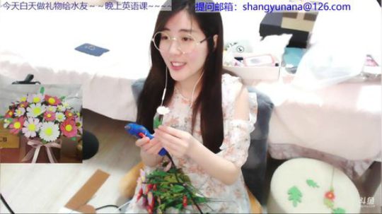娜娜：又到做礼物送水友时间～晚上讲课哈 2018-05-29 12点场