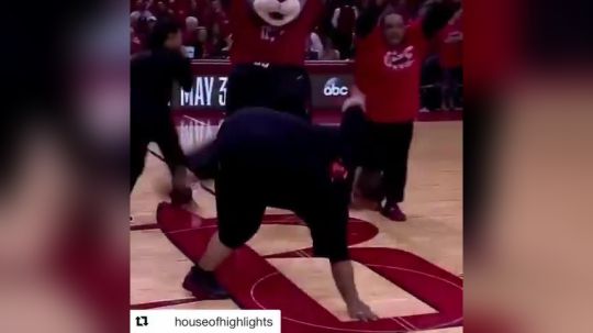 如果你很胖,只要你坚持跳舞,你就会...变成一个灵活的胖子