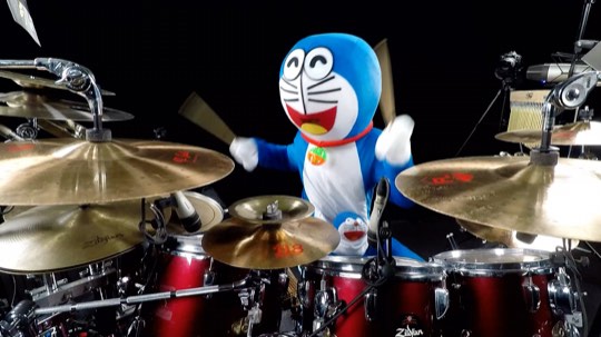 机器猫遇上架子鼓～峰林鼓吧～斗鱼直播间:2477569!