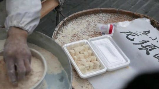 中国的街头食品酥脆的龙须糖龍鬚糖龙须糖