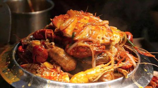 中国街头食品-什锦海鲜煲.