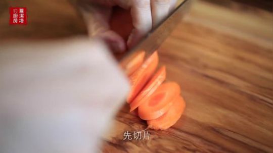 【萝洁塔的厨房】牛肉寿喜烧。10分钟内即可上桌！