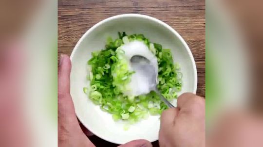 炸蛋葱油饼，好吃威力爆表