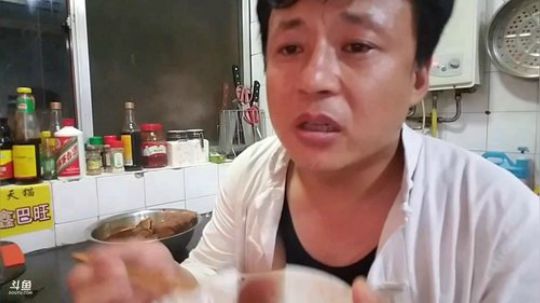 鱼家军丶胖头鱼UpUpUp发布了一个斗鱼视频2018-06-04