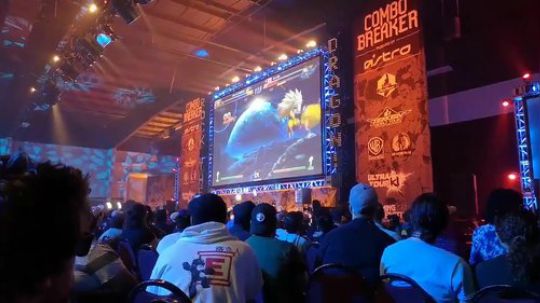 为自己的童年助威!感受老美看龙珠战士Z的比赛时的激情燃烧!