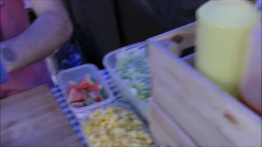 【伦敦街头美食】试过整一只蟹直接炸的汉堡包？