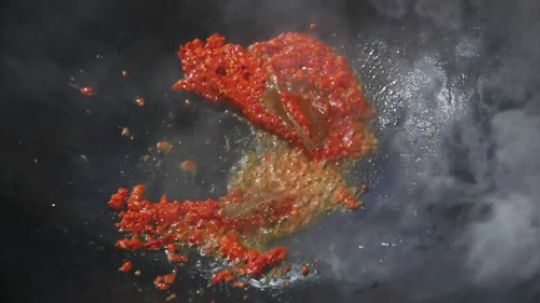 印尼夜间大排档爆炒大鲟蟹！