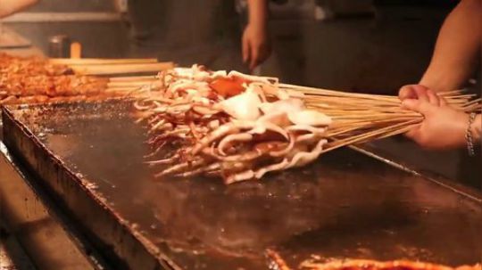 中国深圳街头食品汇编-烤棒骨,耗煎，烤鸭卷，辣粉，火爆鱿鱼