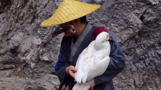 深山侠客醉酒后，竟用铁桶石沙做出极品烧鹅，打开瞬间，口水直流