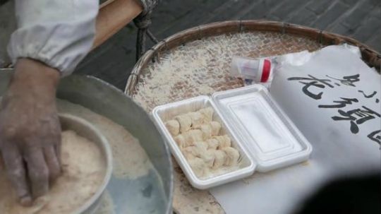 中国街头食品 - 脆皮龙须糖