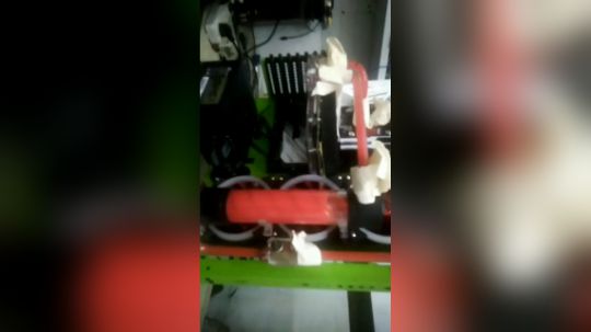 诶 水冷装好了 这下不会热了[流汗][流汗][呲牙][呲牙]