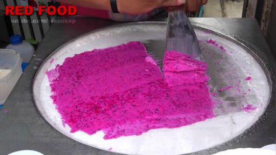 【街头美食】火龙果冰淇淋卷