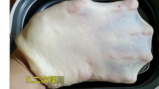 【经典美食】香蕉蜜豆毛毛虫面包