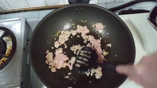 【经典美食】马铃薯焖肉碎