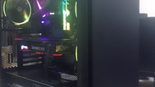 CPU  英特尔 I7 8700k 散片 6核12线程
主板