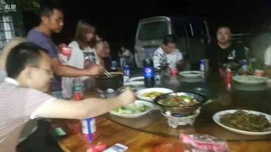 美酒佳肴款待远方兄弟 2018-06-16 20点场