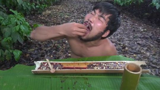 【吃到吐系列】眯眯眼的吃播——原味血布丁