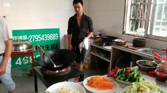 美酒佳肴款待远方兄弟 2018-06-16 18点场