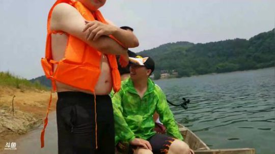 带开水队的兄弟收地笼，收河虾 2018-06-17 11点场