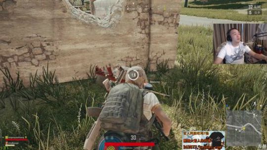 我在斗鱼看解放大官人直播吃鸡游戏