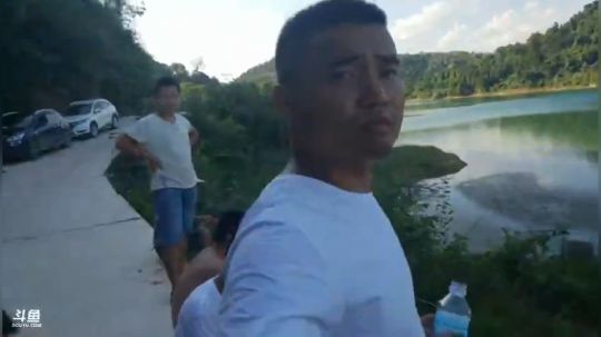 干黄石水库荧光棒都留着。 2018-06-27 17点场