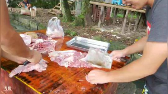 带兄弟一起吃大块烤羊肉 2018-07-02 15点场