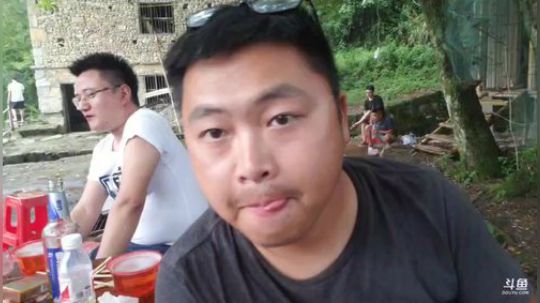 带兄弟一起吃大块烤羊肉 2018-07-02 17点场