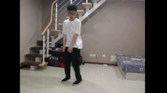 每月一更 你们留言选个歌吧