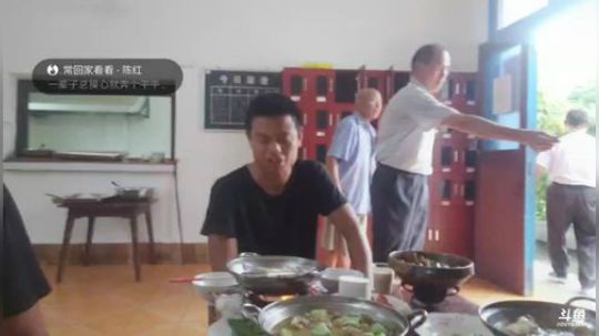 给爷爷奶奶做饭吃。 2018-07-07 18点场