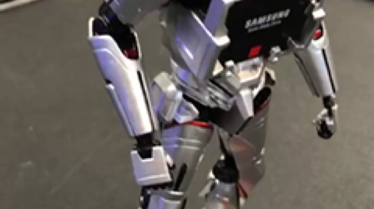 三星机器人手办，想要吗？下午3点来看直播。【王哥带你玩】这里