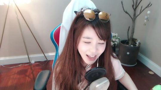 烙铁扎心了发布了一个斗鱼视频2018-07-13